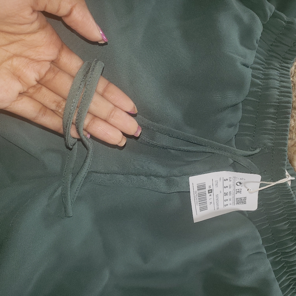 Loose Green Ankle Pants NWT - Picture 4 of 5